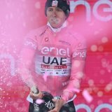 Un maillot rose supplémentaire pour Tadej Pogacar KEYSTONE/EPA/LUCA ZENNARO